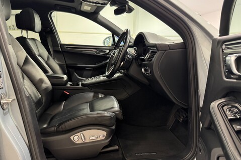 Porsche Macan PDK 15