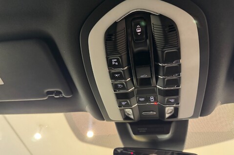 Porsche Macan PDK 37