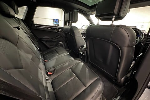 Porsche Macan PDK 21