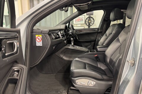 Porsche Macan PDK 18
