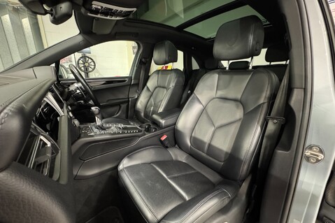 Porsche Macan PDK 19