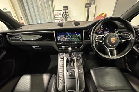 Porsche Macan PDK 13