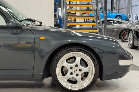 Porsche 911 CARRERA 29