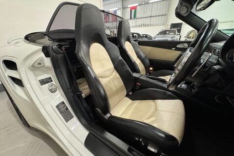 Porsche 911 TURBO S PDK 15