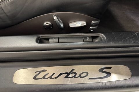 Porsche 911 TURBO S PDK 31