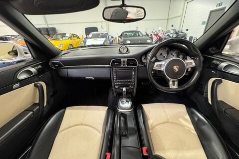Porsche 911 TURBO S PDK 16