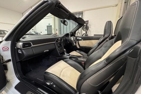 Porsche 911 TURBO S PDK 17