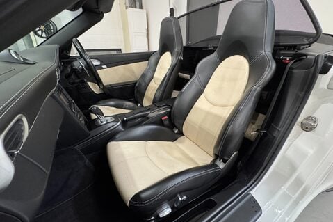 Porsche 911 TURBO S PDK 19