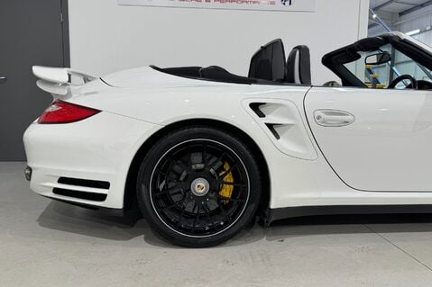 Porsche 911 TURBO S PDK 35