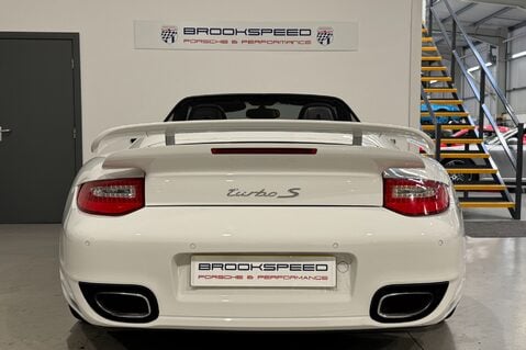 Porsche 911 TURBO S PDK 8