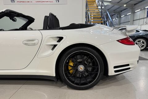 Porsche 911 TURBO S PDK 37