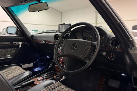 Mercedes-Benz SL Series 350 SL 13