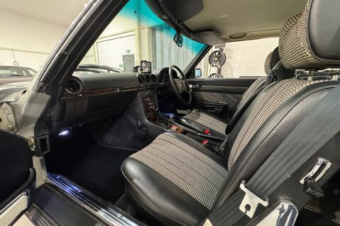 Mercedes-Benz SL Series 350 SL 17