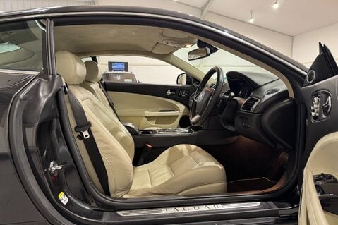 Jaguar XK PORTFOLIO 13