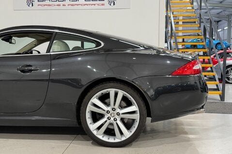 Jaguar XK PORTFOLIO 32