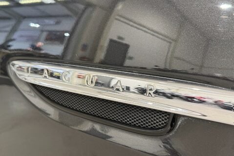 Jaguar XK PORTFOLIO 33