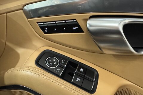 Porsche 911 CARRERA S PDK 33