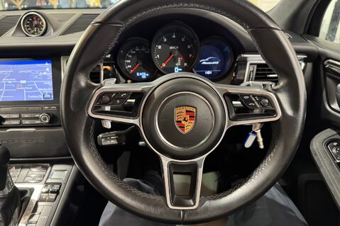 Porsche Macan GTS PDK 11