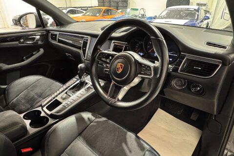 Porsche Macan GTS PDK 12