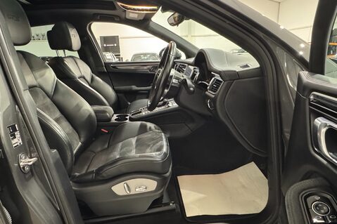 Porsche Macan GTS PDK 13