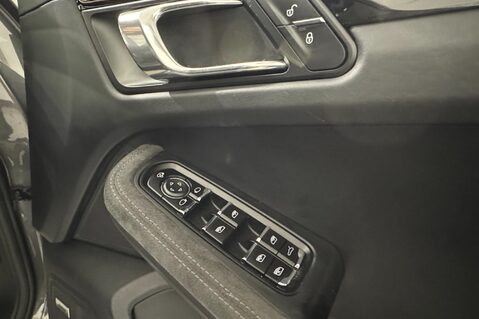 Porsche Macan GTS PDK 36