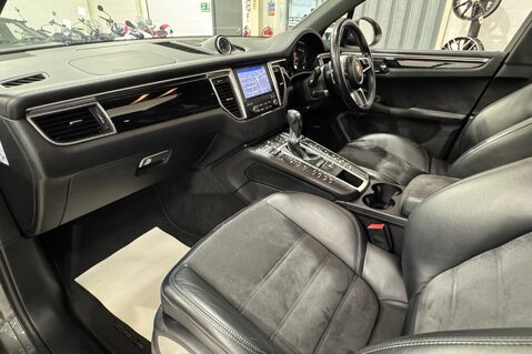 Porsche Macan GTS PDK 17