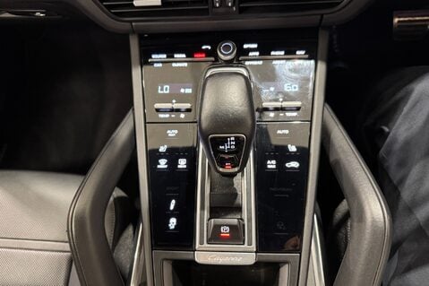 Porsche Cayenne V8 TURBO TIPTRONIC 28