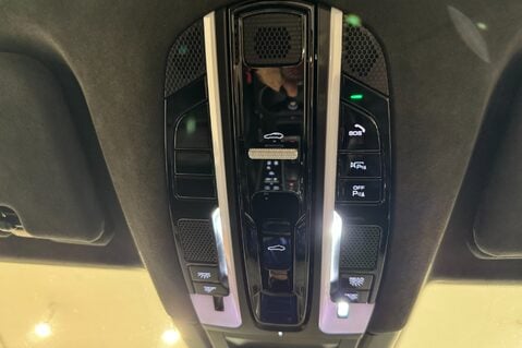 Porsche Cayenne V8 TURBO TIPTRONIC 33