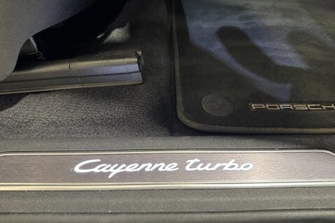 Porsche Cayenne V8 TURBO TIPTRONIC 40