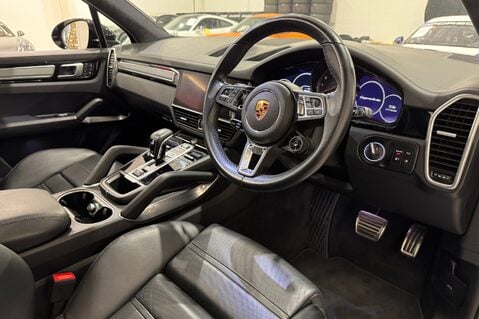 Porsche Cayenne V8 TURBO TIPTRONIC 16