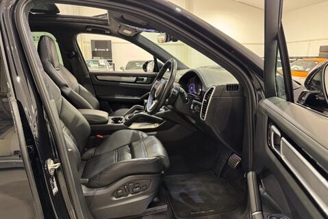 Porsche Cayenne V8 TURBO TIPTRONIC 17