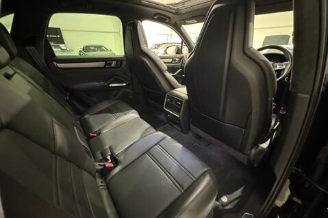 Porsche Cayenne V8 TURBO TIPTRONIC 22