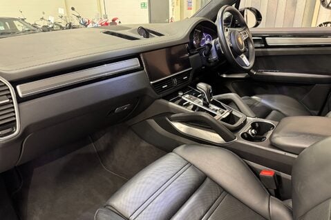 Porsche Cayenne V8 TURBO TIPTRONIC 19
