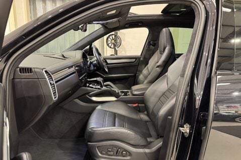 Porsche Cayenne V8 TURBO TIPTRONIC 20
