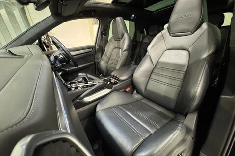 Porsche Cayenne V8 TURBO TIPTRONIC 21
