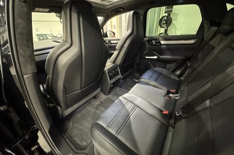 Porsche Cayenne V8 TURBO TIPTRONIC 24