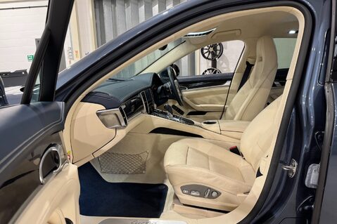 Porsche Panamera TURBO PDK 19