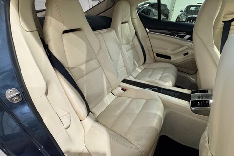 Porsche Panamera TURBO PDK 17