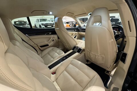 Porsche Panamera TURBO PDK 16