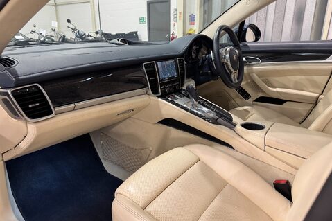 Porsche Panamera TURBO PDK 18