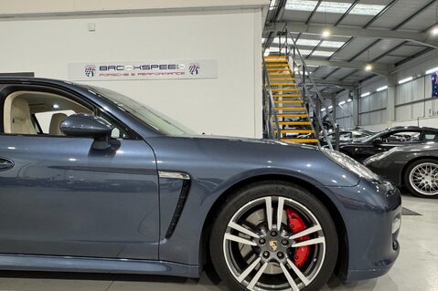 Porsche Panamera TURBO PDK 42