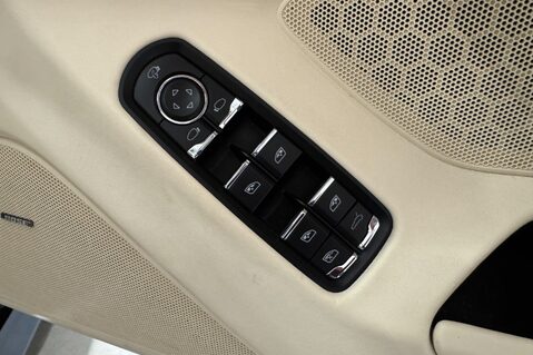 Porsche Panamera TURBO PDK 27
