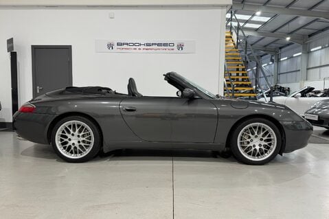 Porsche 911 Carrera 2 Cabriolet 2
