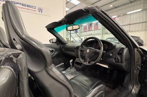 Porsche 911 Carrera 2 Cabriolet 13