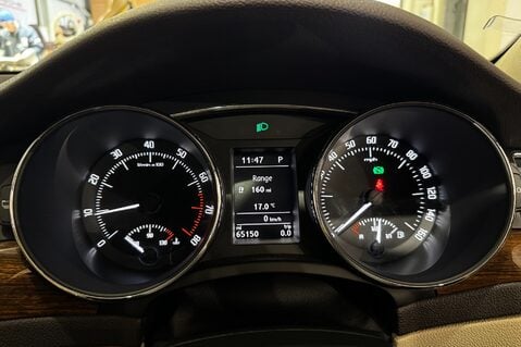 Skoda Superb LAURIN AND KLEMENT V6 DSG 11