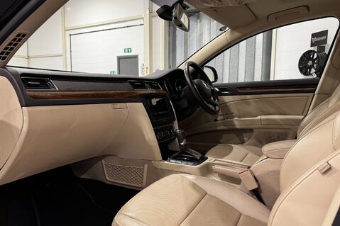 Skoda Superb LAURIN AND KLEMENT V6 DSG 25