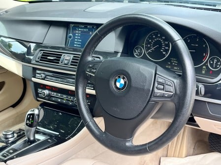 BMW 5 Series 525D SE TOURING 21