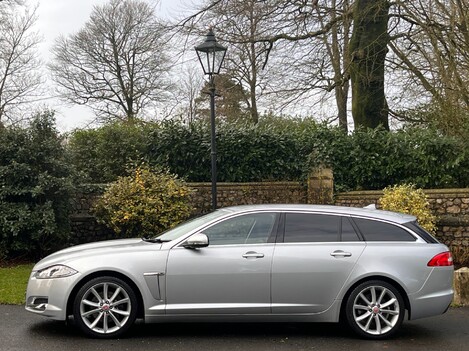 Jaguar XF D LUXURY SPORTBRAKE 2