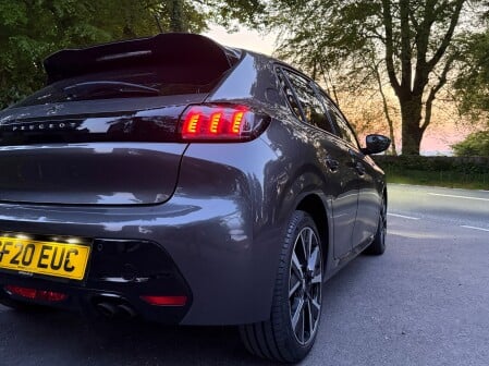 Peugeot 208 PURETECH ALLURE S/S 19