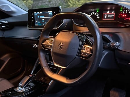 Peugeot 208 PURETECH ALLURE S/S 28